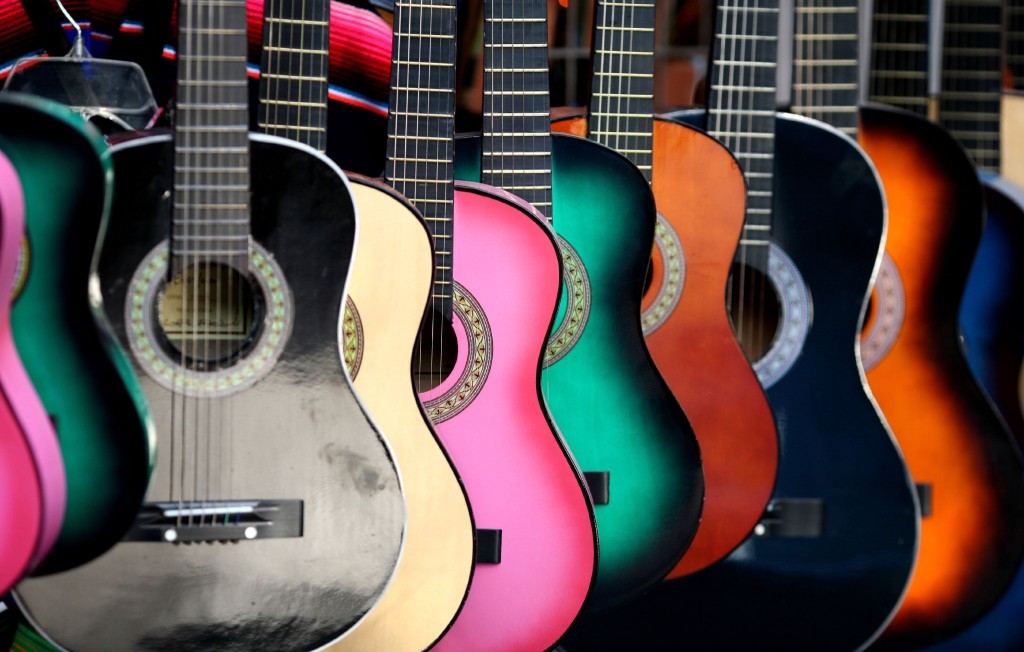 Gitar warna warni